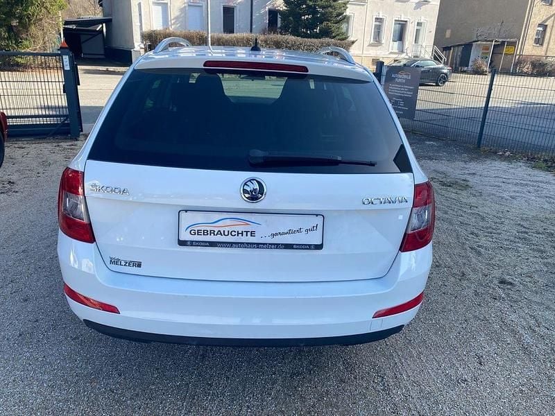 Gebraucht Skoda Octavia Ambition 105 PS (77 kW) 2015 Weiß Kleinwagen