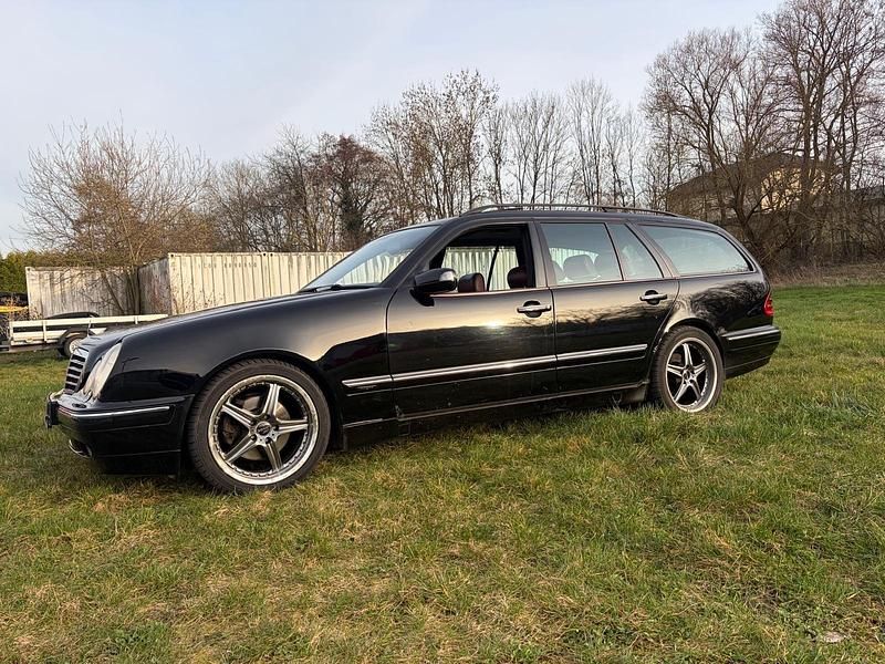 Gebraucht Mercedes E320 Avantgarde 197 PS (144 kW) 2001 Schwarz Kombi
