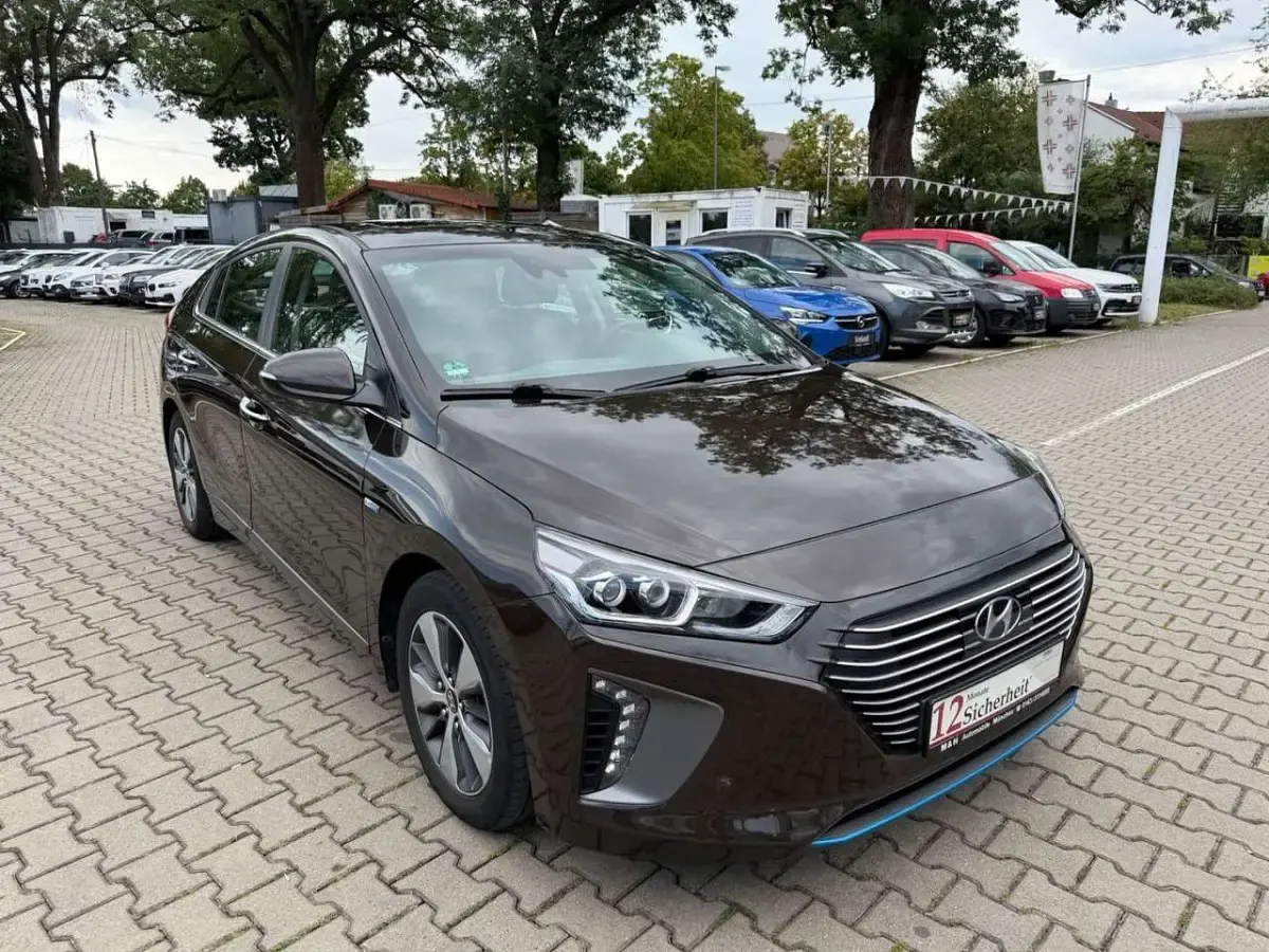 Gebraucht Hyundai Ioniq Style 105 PS (77 kW) 2018 Demitasse brown Kleinwagen