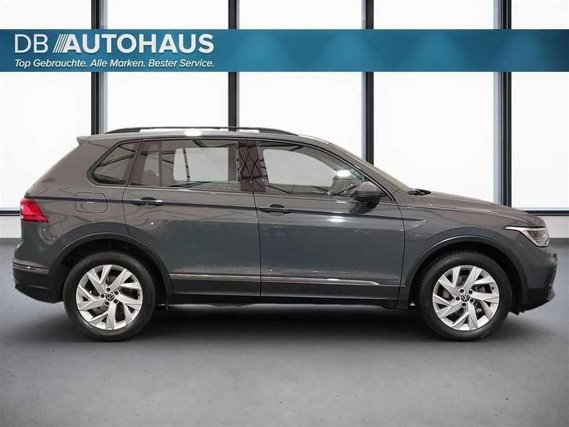 Gebraucht VW Tiguan Life 150 PS (110 kW) 2024 Delfingrau SUV