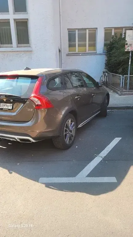 Gebraucht Volvo V60 CC Summum 150 PS (110 kW) 2017 Braun Kombi
