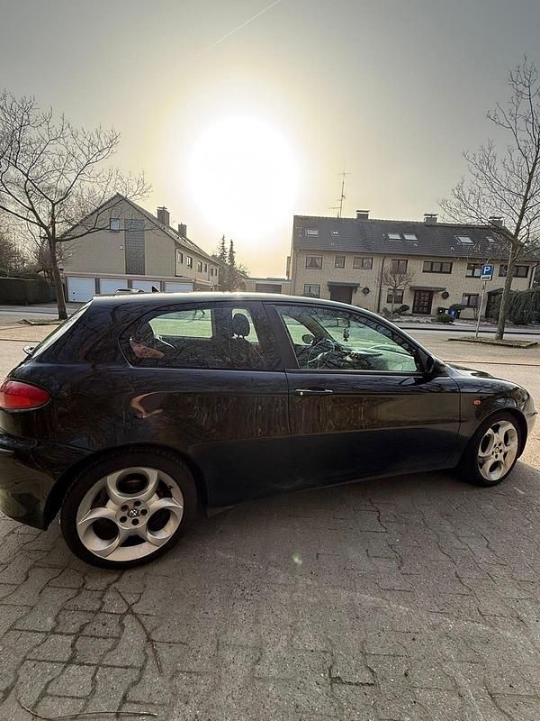 Gebraucht Alfa Romeo 147 120 PS (88 kW) 2003 Schwarz Kleinwagen
