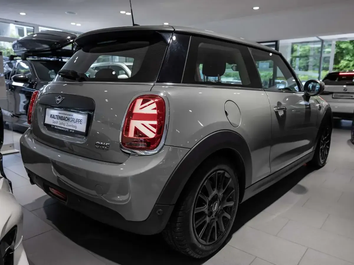 Gebraucht Mini ONE Pepper 102 PS (75 kW) 2019 Grau Kleinwagen