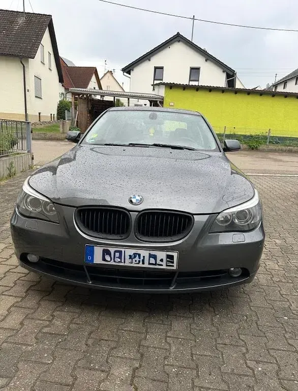 Gebraucht BMW 525 177 PS (130 kW) 2007 Grau Limousine