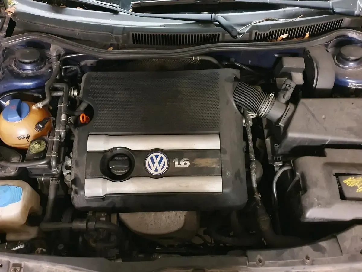 Second-hand VW Golf IV 101 CP (74 kW) 2001 Berlinǎ