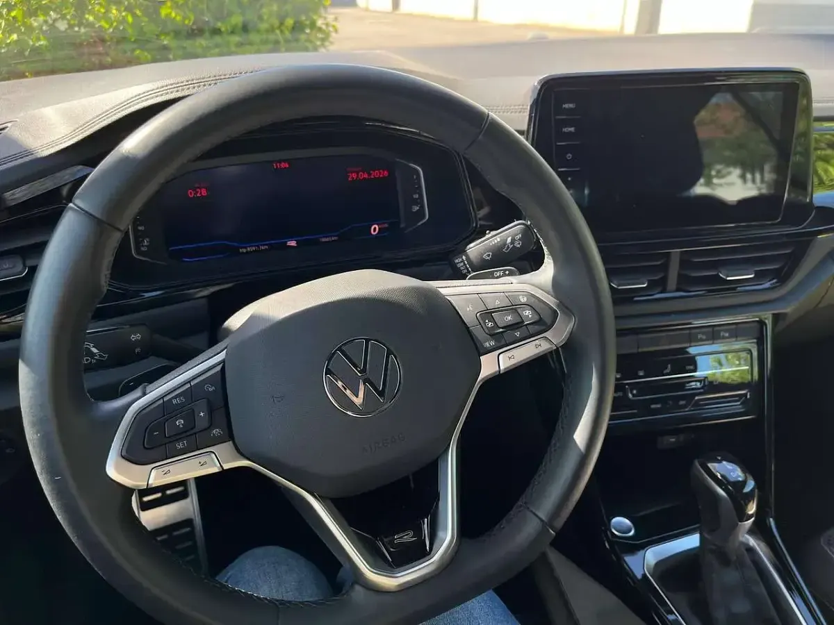 Gebraucht VW T-Roc Cabriolet R-line Edition 150 PS (110 kW) 2024 Gold Cabrio
