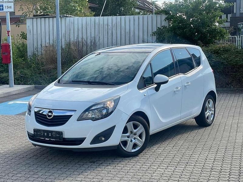 Casablanca weiss Gebraucht 2012 Opel Meriva Color Edition Van / Kleinbus | 3.890 € (Fairer Preis) - Bild 1/4
