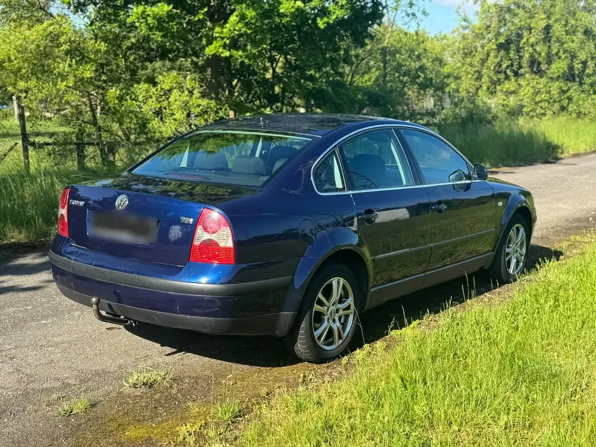 Gebraucht VW Passat 101 PS (74 kW) 2004 Blau Limousine