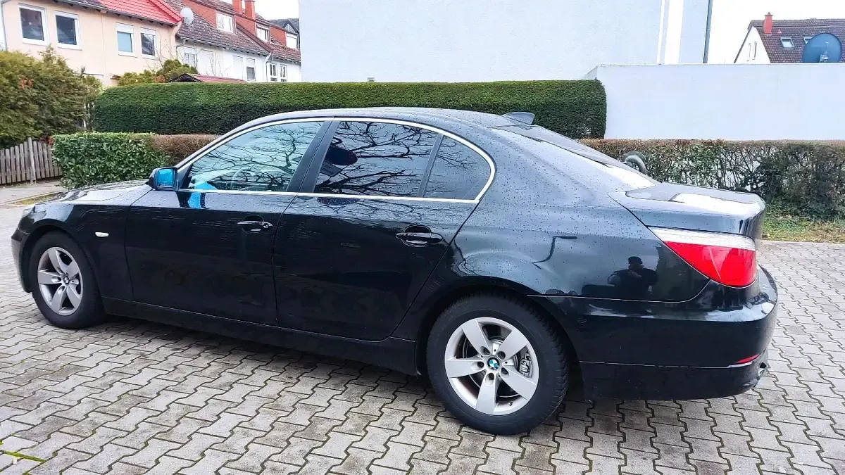 Gebraucht BMW 523 190 PS (139 kW) 2008 Schwarz Limousine