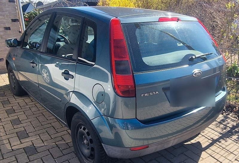 Gebraucht Ford Fiesta Ambiente 69 PS (50 kW) 2002 Grün Kleinwagen