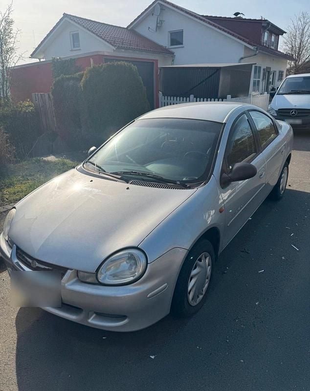 Second-hand Chrysler Neon 96 CP (70 kW) 2000 Argintiu Berlinǎ
