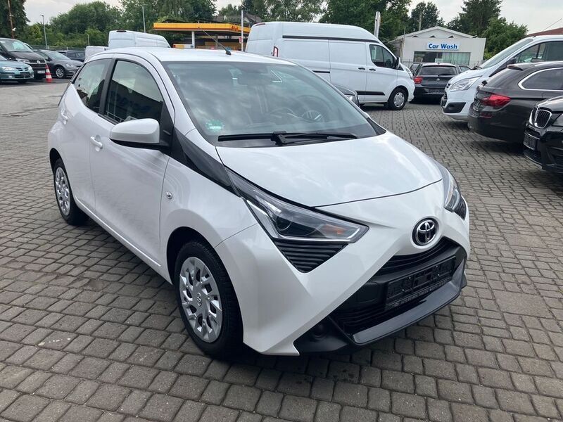 Weiß Gebraucht 2021 Toyota Aygo X-play Kleinwagen | 7.500 € (Fairer Preis) - Bild 1/4