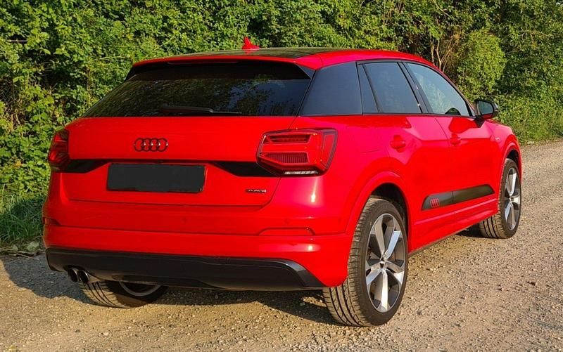 Gebraucht Audi Q2 Comfort 190 PS (139 kW) 2018 Rot SUV