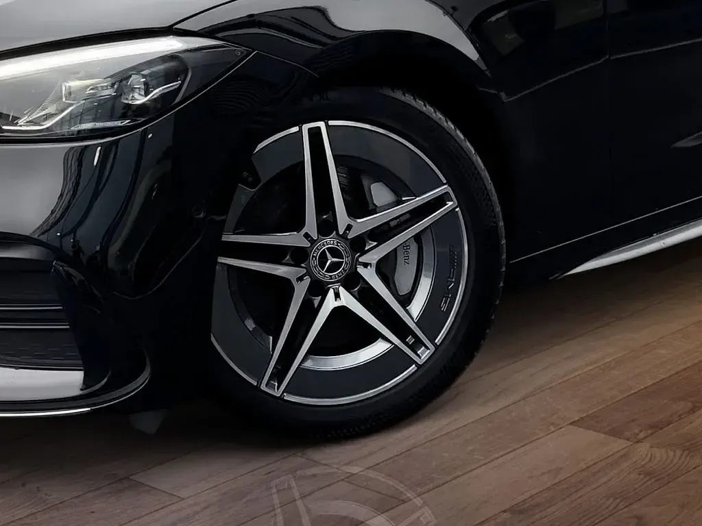 Gebraucht Mercedes C300 AMG 265 PS (194 kW) 2025 Schwarz Limousine