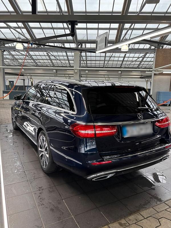 Gebraucht Mercedes E300 245 PS (180 kW) 2018 Blau Kombi