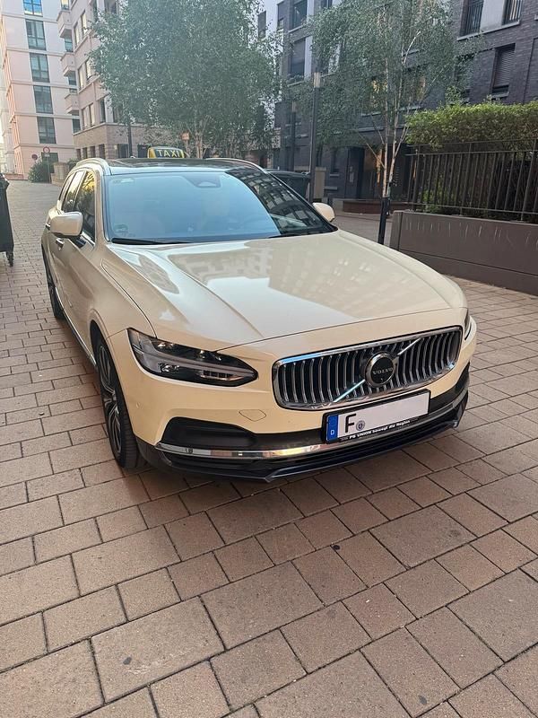 Grau Gebraucht 2023 Volvo V90 Kombi | 29.999 € (Superpreis) - Bild 1/2