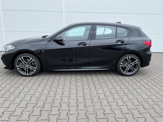 Gebraucht BMW 120 M Sport 190 PS (139 kW) 2021 Schwarz metallic black sapphire metallic Kleinwagen