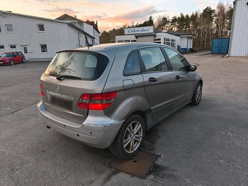 Gebraucht Mercedes B180 109 PS (80 kW) 2007 Grau Van / Kleinbus