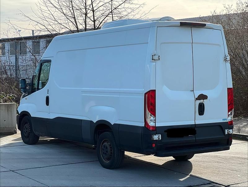 Gebraucht Iveco Daily 126 PS (92 kW) 2015 Weiß Limousine