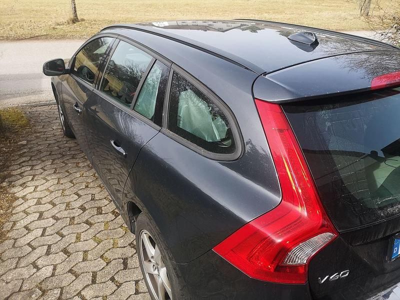 Gebraucht Volvo V60 136 PS (100 kW) 2013 Schwarz Kombi