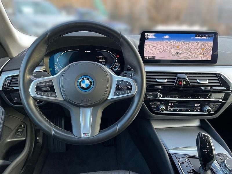 Gebraucht BMW 530e 292 PS (214 kW) 2022 Weiß Kombi