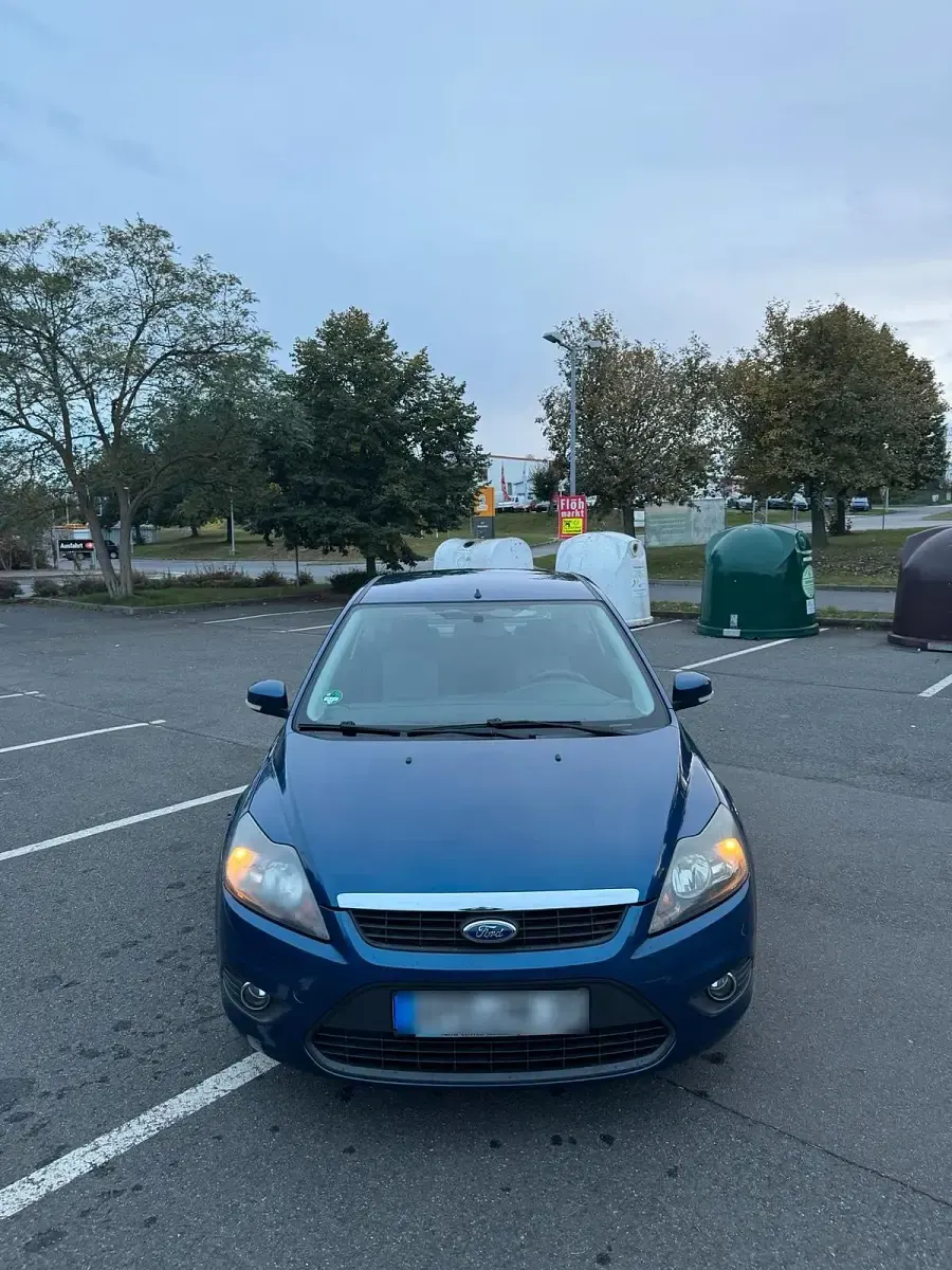 Gebraucht Ford Focus 100 PS (73 kW) 2008 Blau Kleinwagen