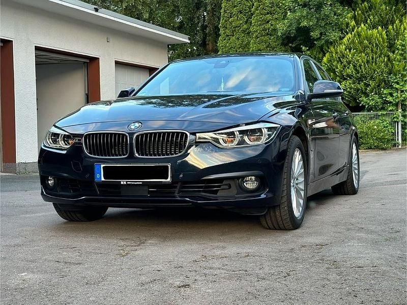 Gebraucht BMW 330e Advantage 252 PS (185 kW) 2016 Blau Limousine