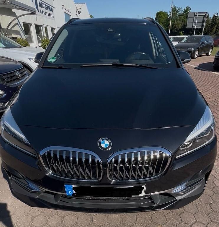Schwarz Gebraucht 2018 BMW 220 Active Tourer Luxury Line Van / Kleinbus | 18.990 € (Fairer Preis) - Bild 1/4