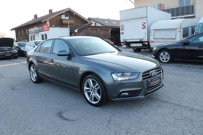 Gebraucht Audi A4 Attraction 170 PS (125 kW) 2012 Grau Limousine
