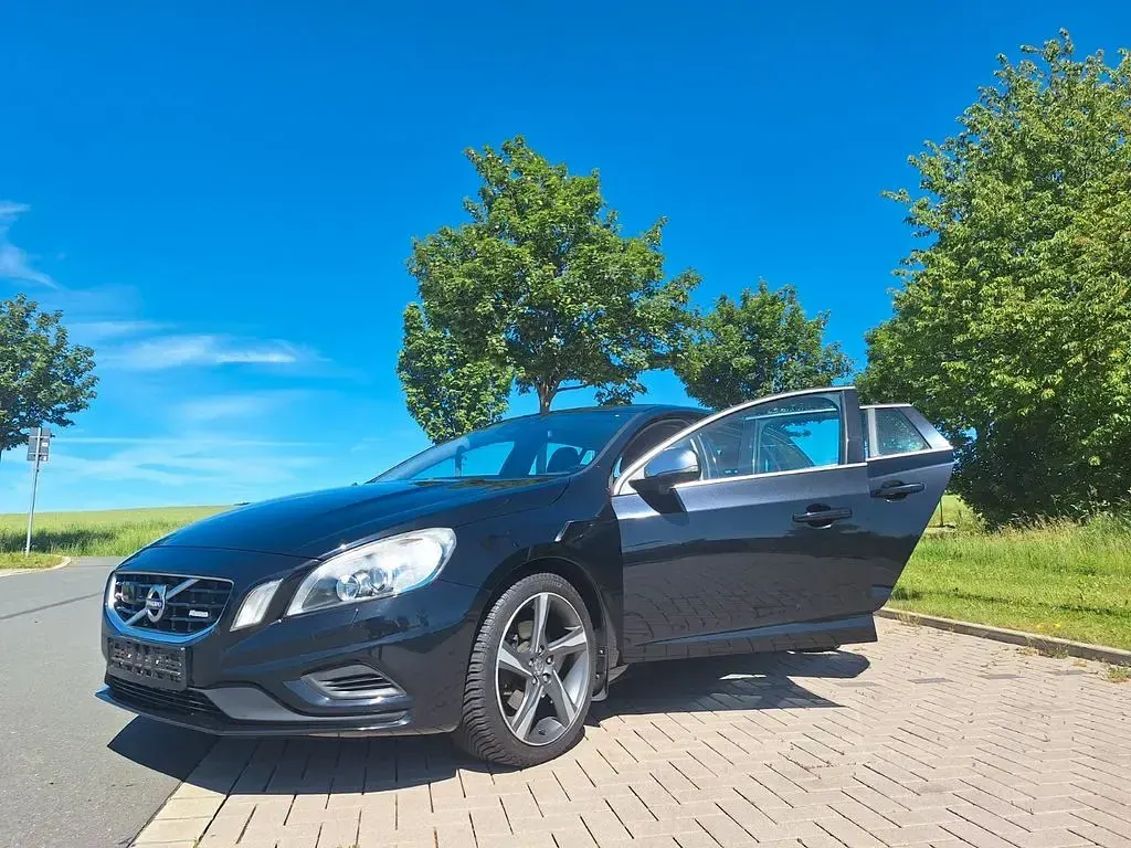 Gebraucht Volvo V60 R-Design 114 PS (83 kW) 2012 Schwarz Kombi
