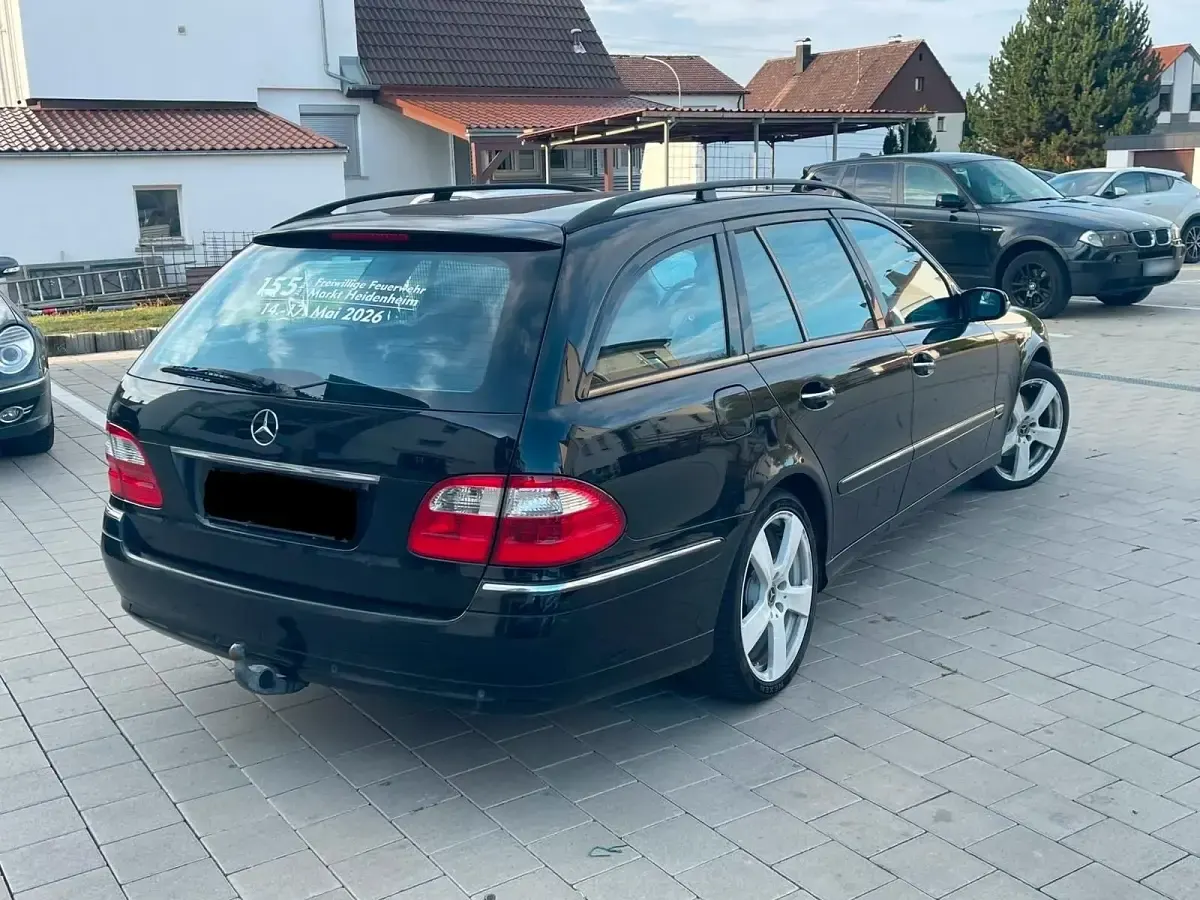 Gebraucht Mercedes E280 Avantgarde 177 PS (130 kW) 2004 Schwarz Kombi