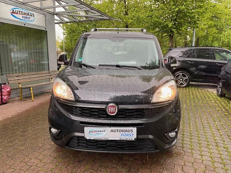 Gebraucht Fiat Doblò Lounge 135 PS (99 kW) 2015 Schwarz Van / Kleinbus