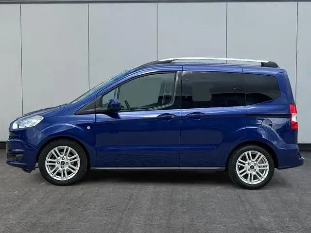 Gebraucht Ford Tourneo 101 PS (74 kW) 2018 (indicblau metallic) Van / Kleinbus