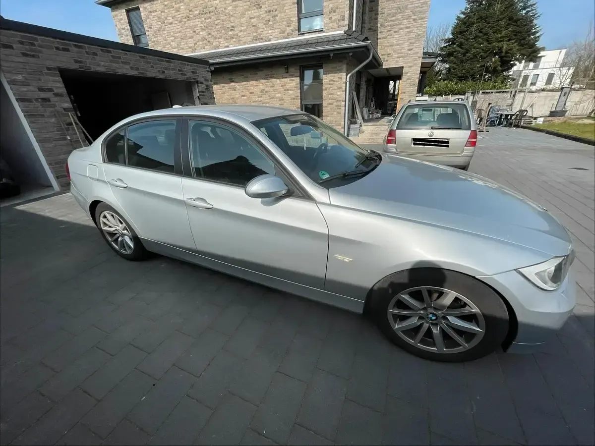 Używany BMW 320 170 KM (125 kW) 2007 Srebrny Sedan/Limuzyna