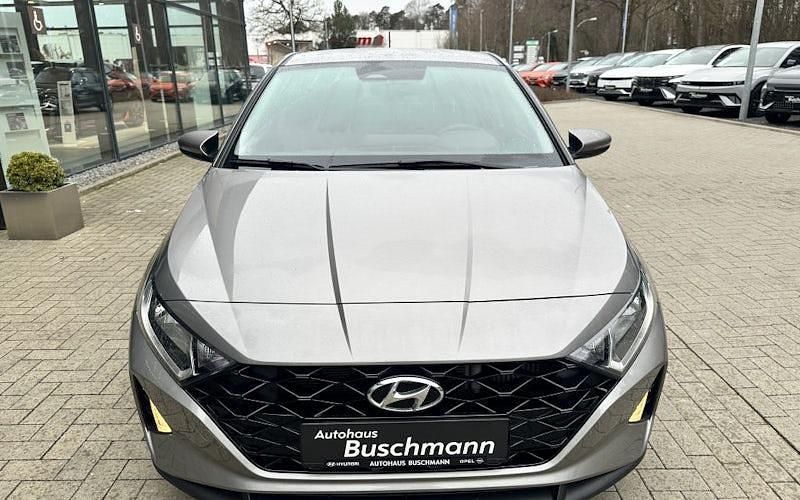 Gebraucht Hyundai i20 Select 100 PS (73 kW) 2022 Silber Kleinwagen