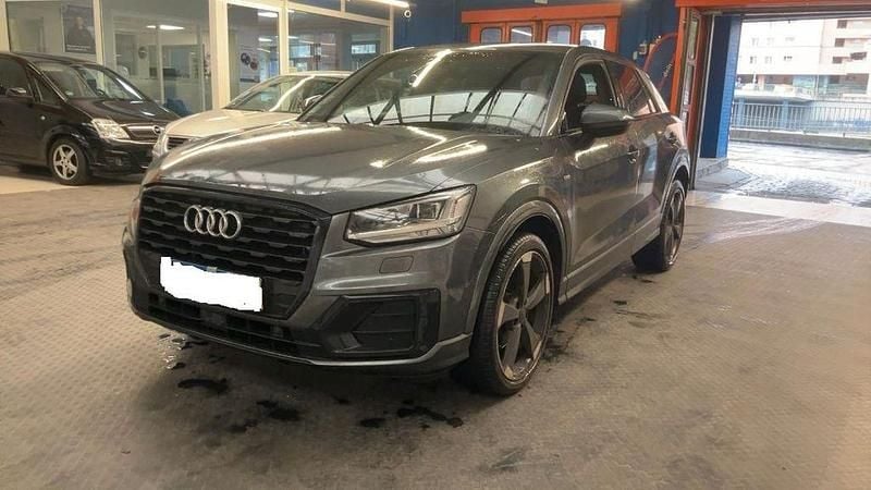 Grau Gebraucht 2017 Audi Q2 Sport SUV | 17.900 € (Etwas zu teuer) - Bild 1/4