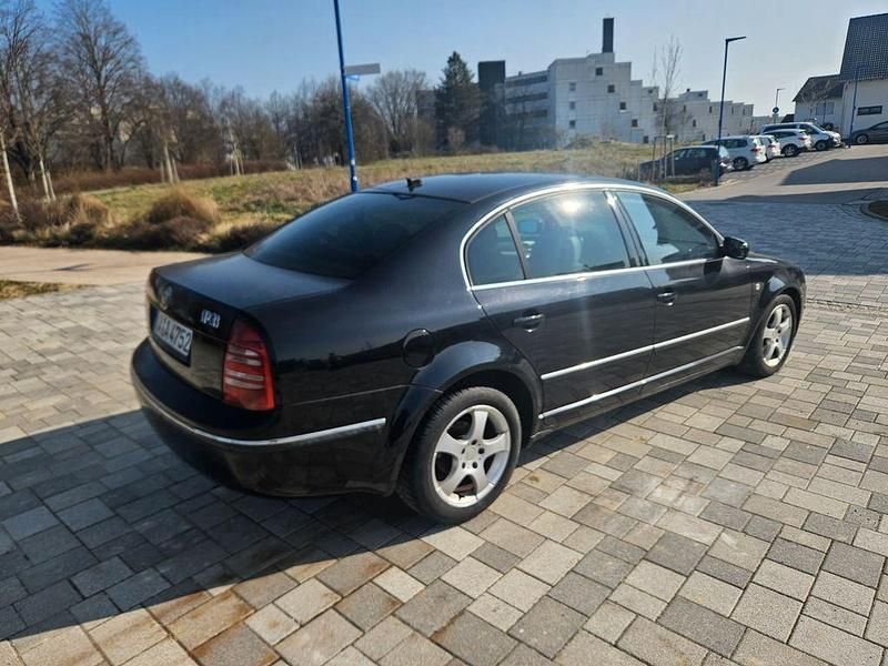 Schwarz Gebraucht 2004 Skoda Superb Limousine | 2.300 € (Fairer Preis) - Bild 1/4