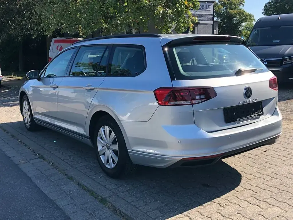 Gebraucht VW Passat 122 PS (89 kW) 2021 Silber Kombi