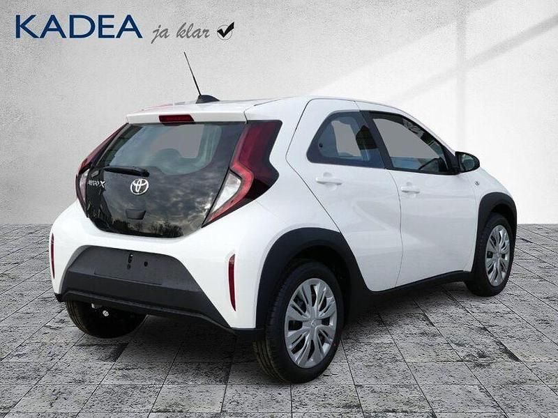 Neu Toyota Aygo Play 72 PS (52 kW) 2026 Weiss Kleinwagen