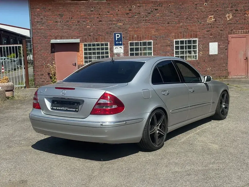 Gebraucht Mercedes E240 177 PS (130 kW) 2003 Silber Limousine