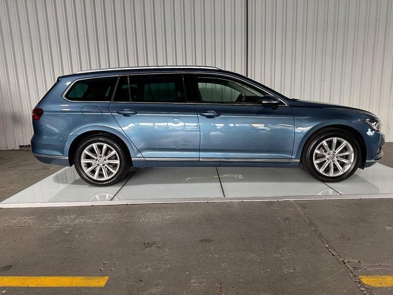 Gebraucht VW Passat Highline 179 PS (131 kW) 2015 Blau Kombi