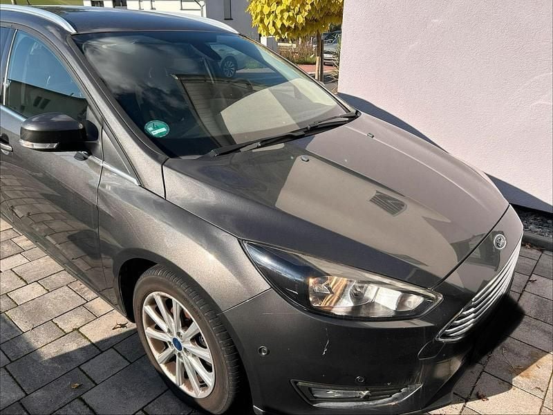 Gebraucht Ford Focus 101 PS (74 kW) 2016 Schwarz Kombi