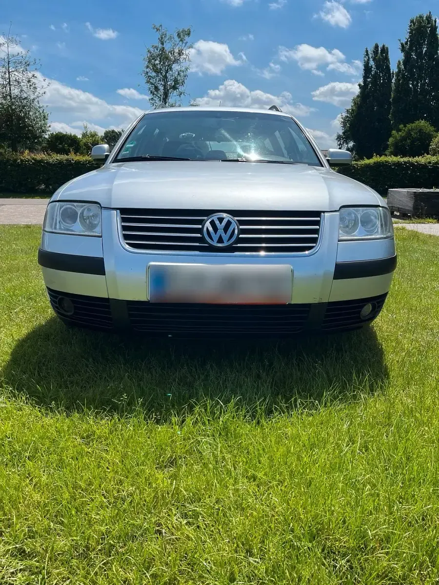 Gebraucht VW Passat 105 PS (77 kW) 2024 Grau Kombi