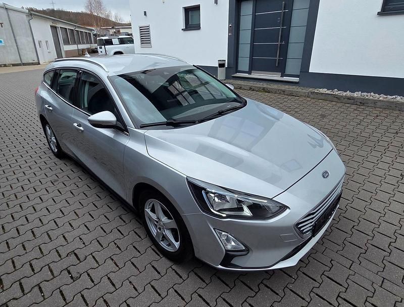 Gebraucht Ford Focus Cool & Connect 120 PS (88 kW) 2019 Silber Kombi