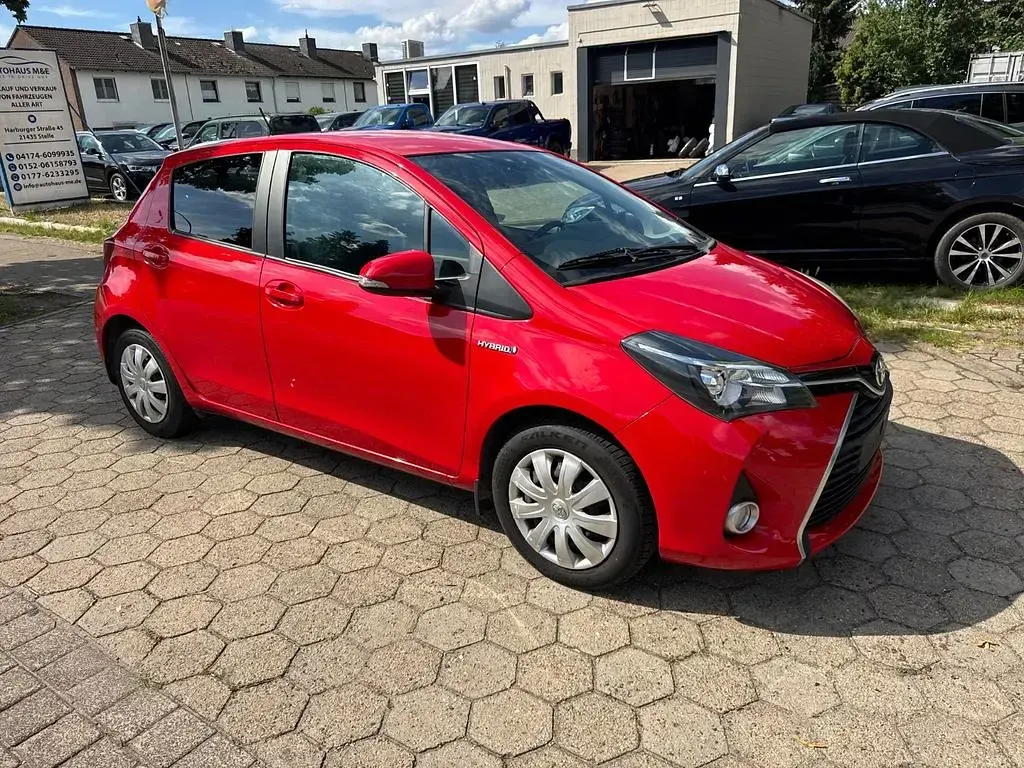 Gebraucht Toyota Yaris 101 PS (74 kW) 2016 Rot Limousine