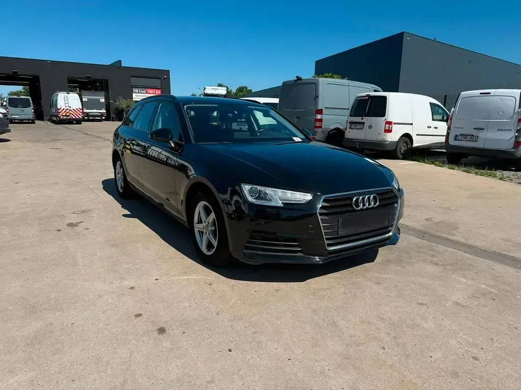 Gebraucht Audi A4 Sport 122 PS (89 kW) 2018 Schwarz Limousine