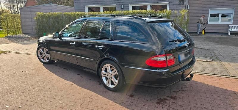 Używany Mercedes E280 190 KM (139 kW) 2007 Czarny Kombi