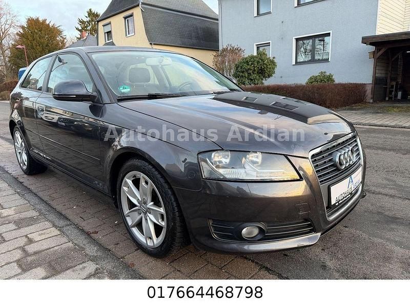 Grau Gebraucht 2009 Audi A3 Ambition Kleinwagen | 3.999 € (Fairer Preis) - Bild 1/4