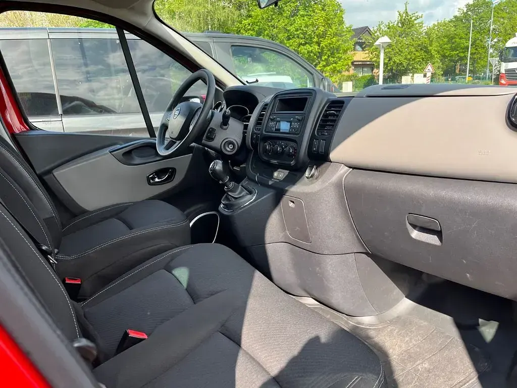 Gebraucht Nissan NV300 95 PS (69 kW) 2018 Rot Van
