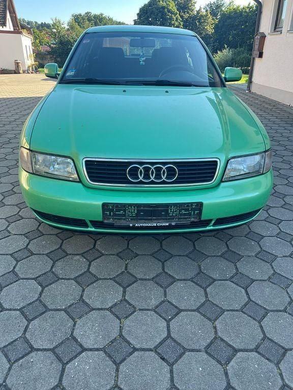 Grün Gebraucht 1998 Audi A4 Limousine | 750 € (Superpreis) - Bild 1/4